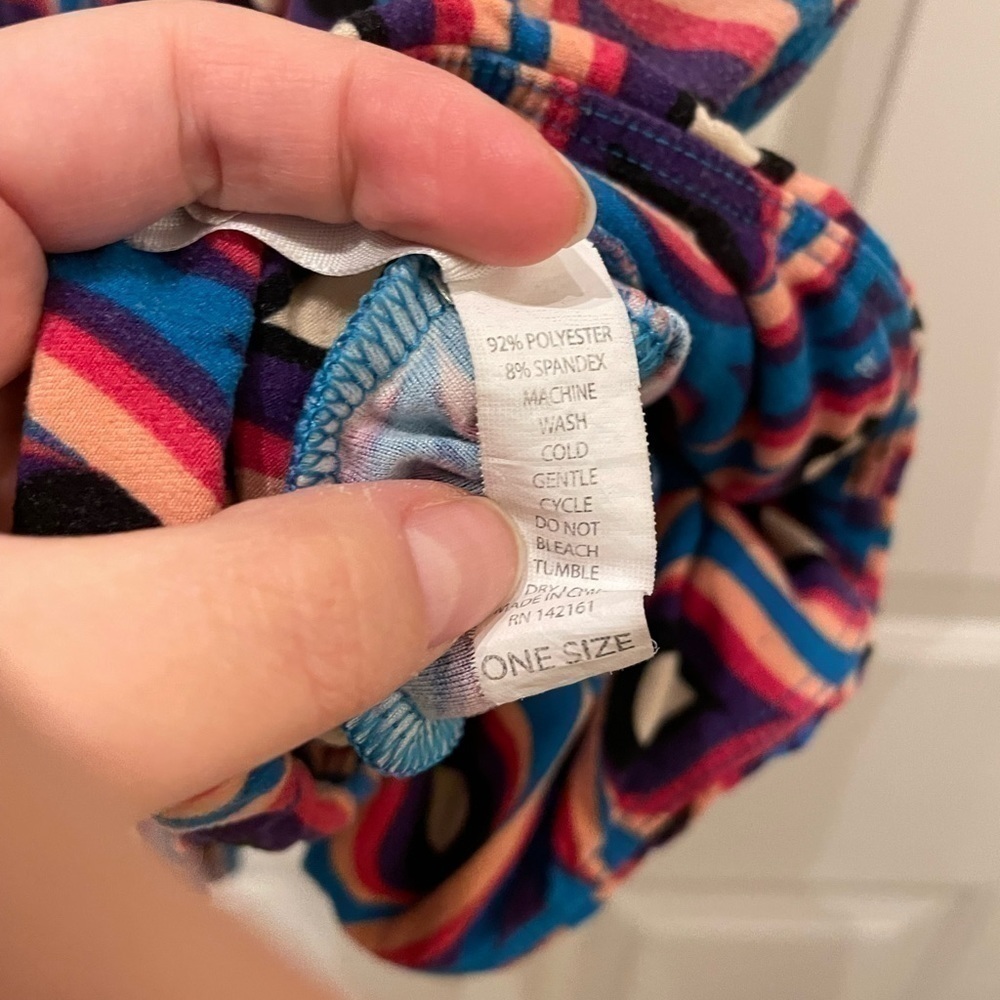 LuLaRoe Multicolor Unique Geometric Patterns  Leggings One Size
Condition 7/10 - Picture 4 of 8